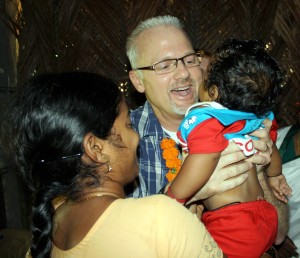 Pastor Kevin Praying For The Children In India